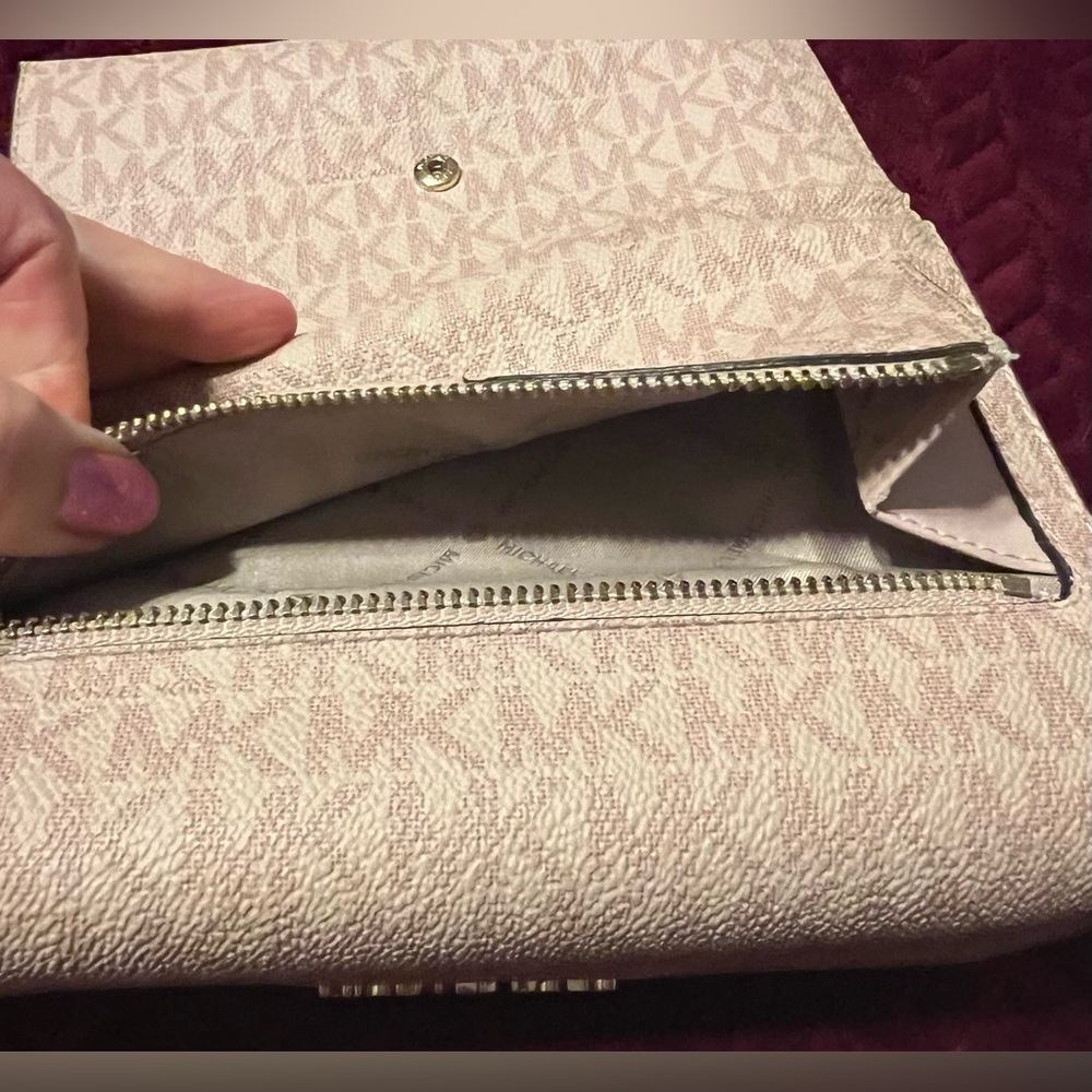 UC Michael Kors Light Blush Crossbody and Wallet 2-piece Set - Picture 9 of 12